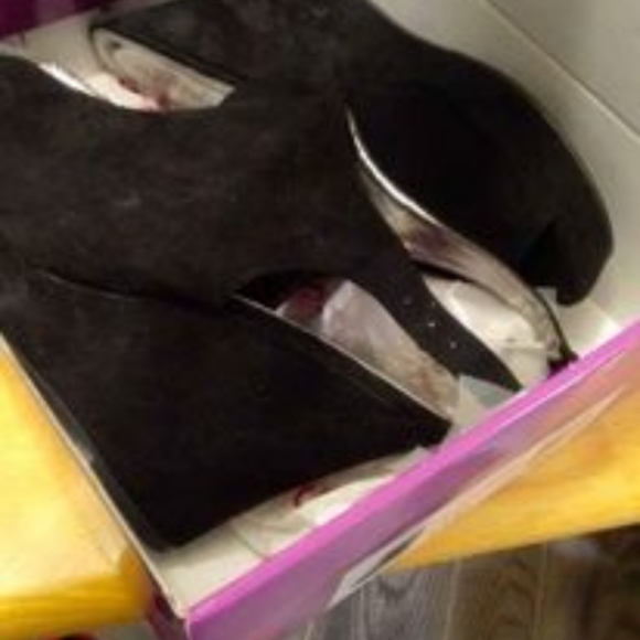 Rampage Cleora size 11 black suede wedge heel sandals - Picture 2 of 2